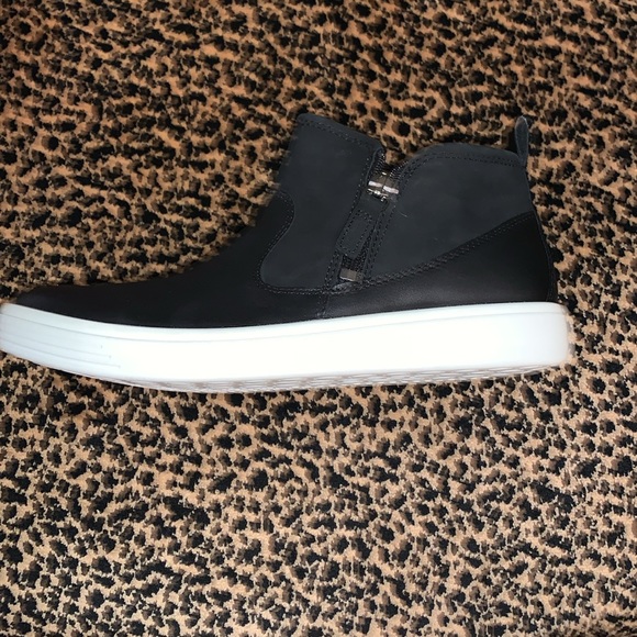 Ecco  Black Soft Classic Booties - size 37/7 - Picture 4 of 5